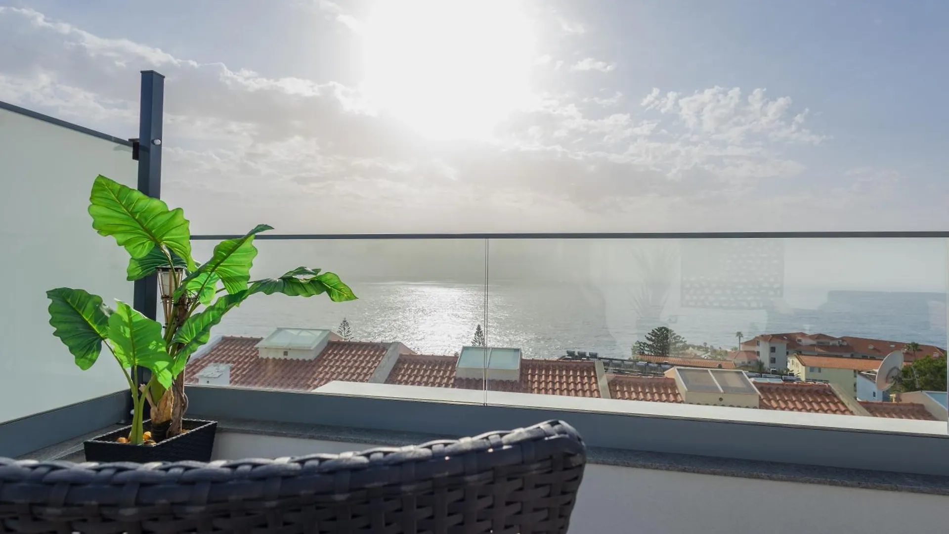Villa Helena Crystal Apartment Caniço Gæstehus